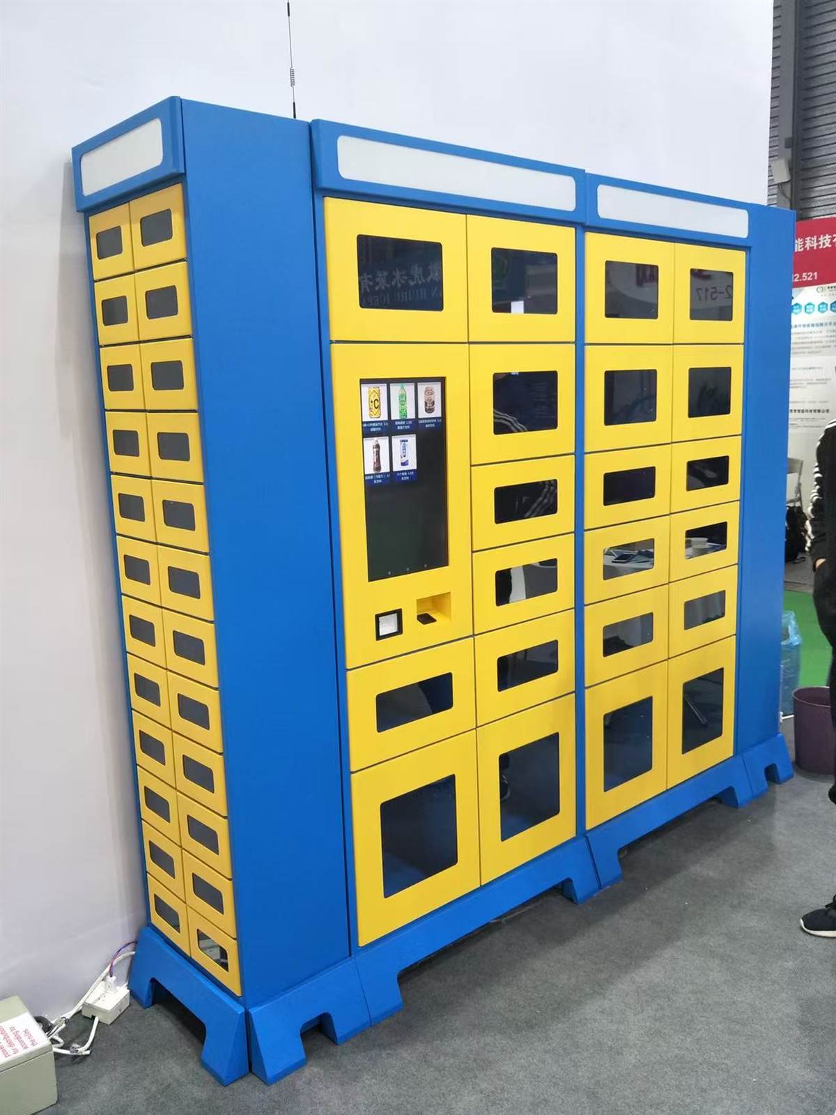 Vending cabinet