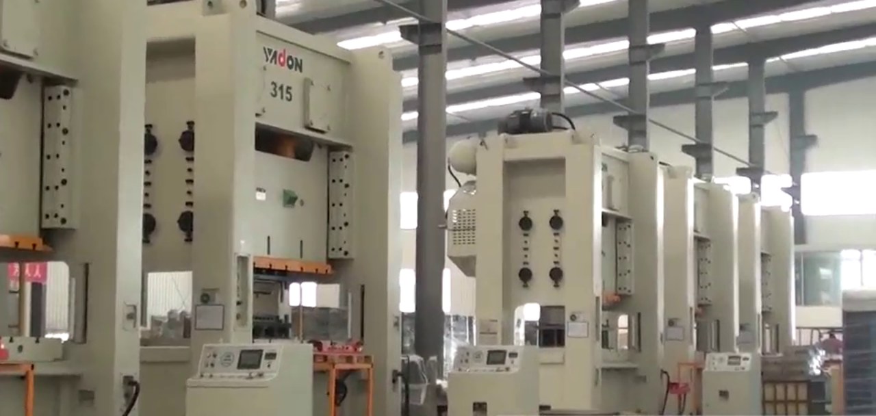 YADON 315-ton straight-side presses in a row